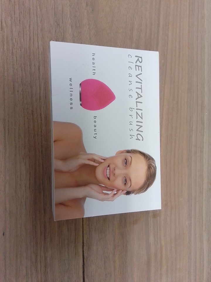 Facial Cleansing And Ultrasonic Massaging Brush New In Box ( LOT OF 60. )