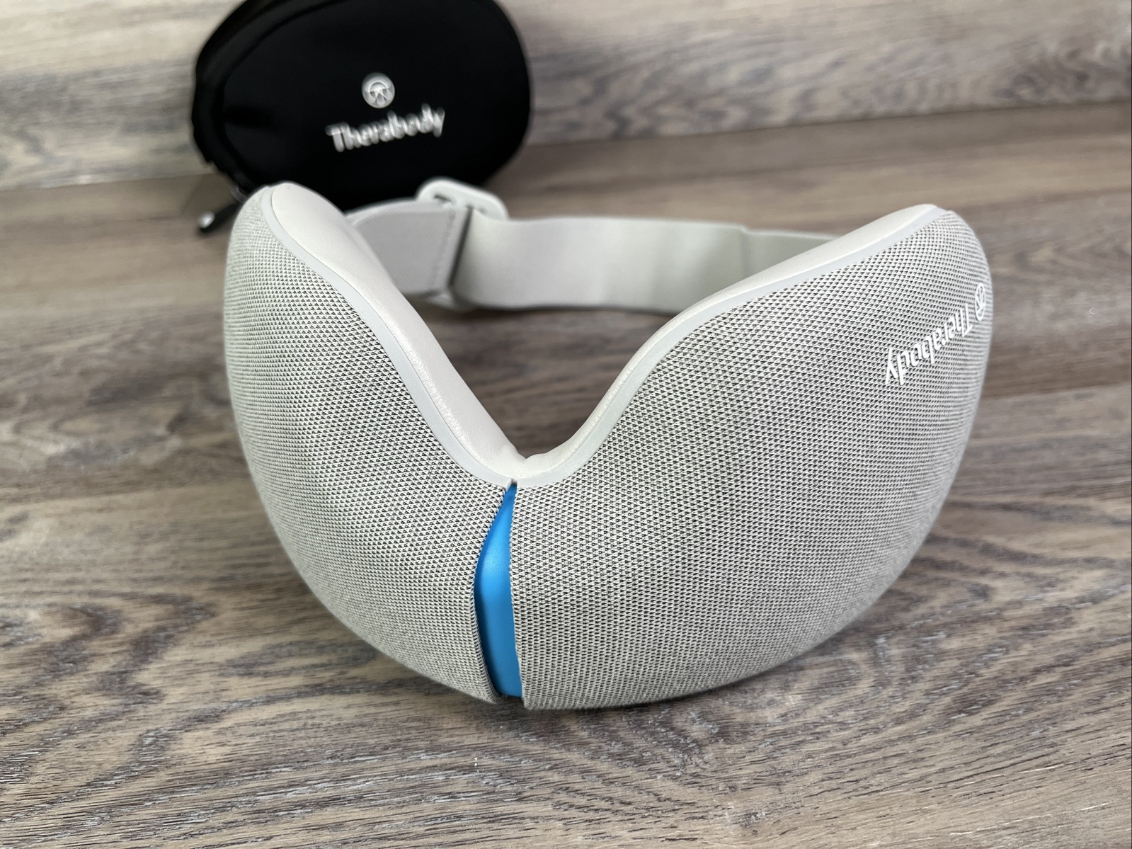 Therabody Smart Goggles White Gen 1 With Carrying Case Charging Cable
