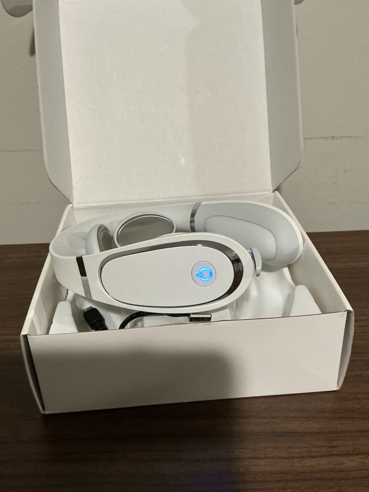 Intelligent Neck Massager White Heated Ergonomic USB Rechargeable 2 Heads