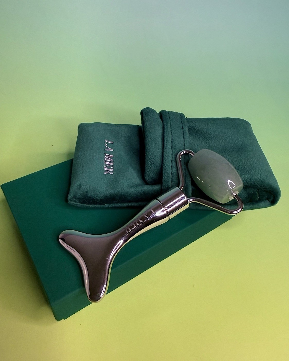 LA MER Jade Facial Roller with Soft Storage Pouch