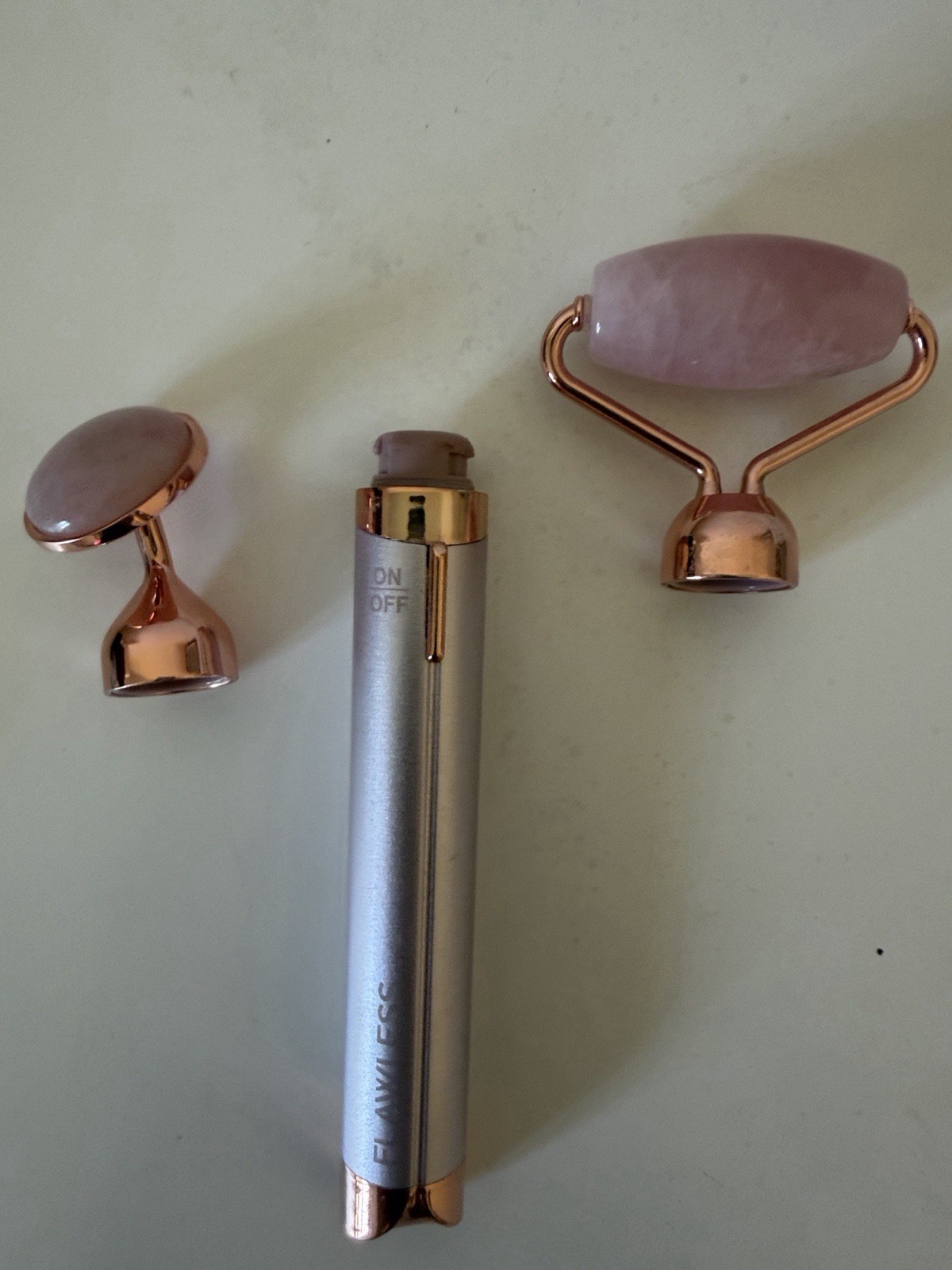 Flawless Rose Quartz Facial Roller & Vibrating Massager Set – Pink