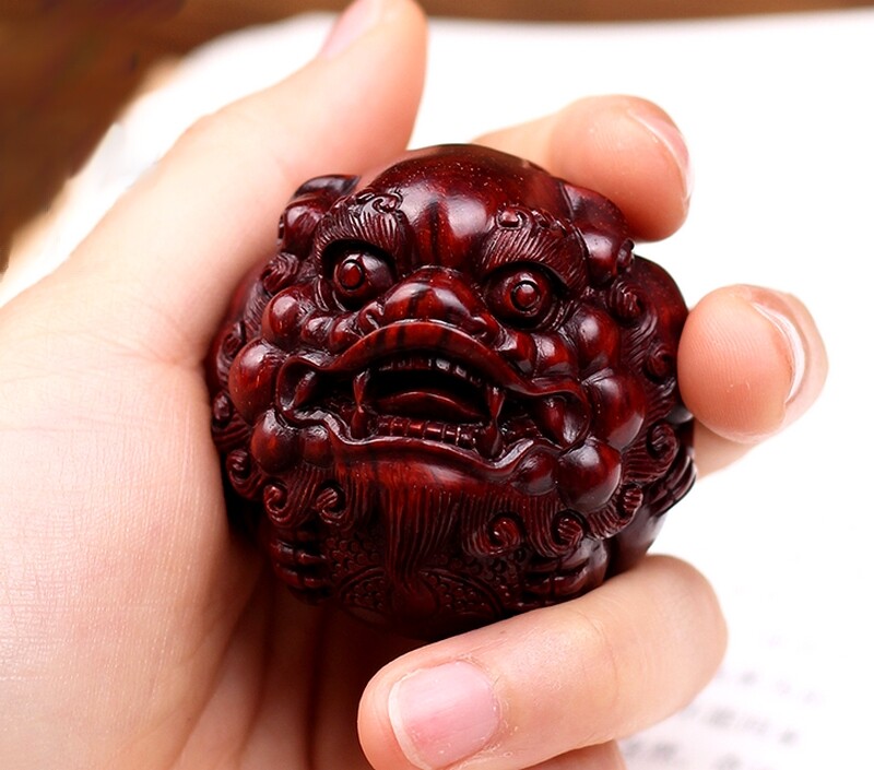 2 Pcs Rosewood Carved Chinese Lion Head Hand Exercise Balls Massage Toy