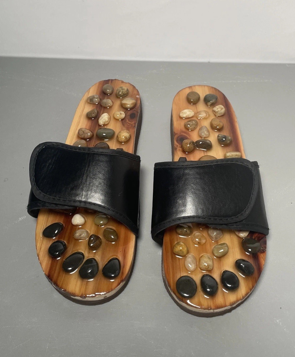 Massage Stone Shoes Acupressure Massage Slippers with Natural Stone Therapeutic