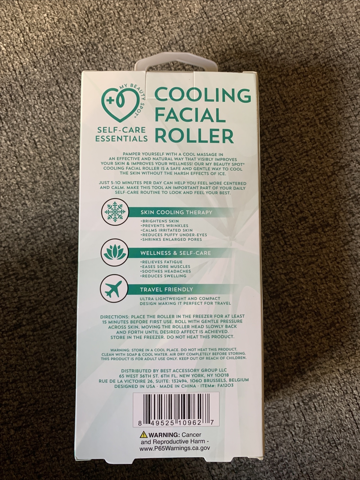 Cooling facial roller