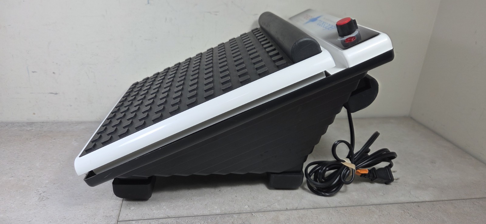 MedMassager MMF06 Foot Massage Machine, 11 speeds, Vibrating, Black/White