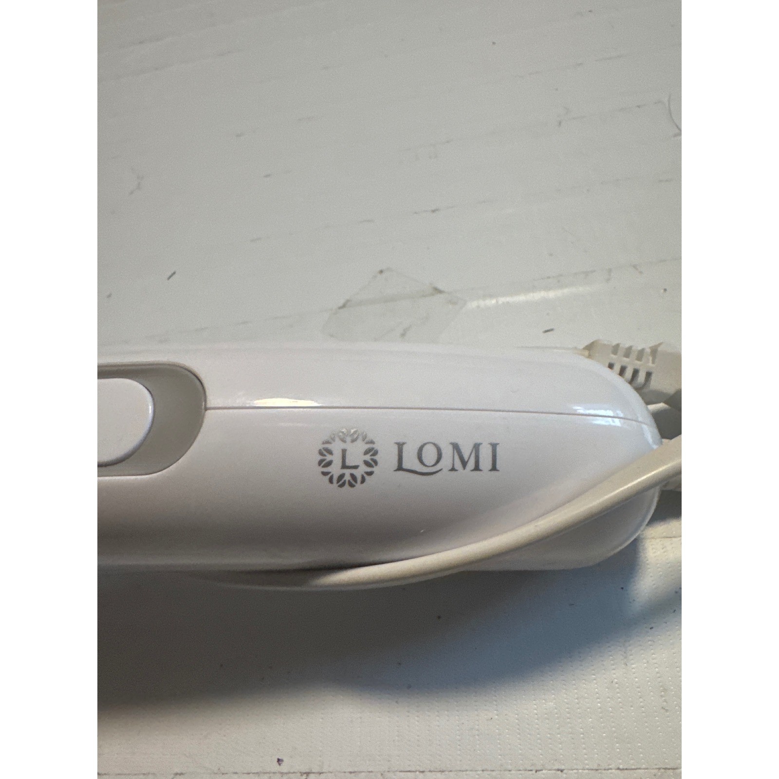 Lomi Handheld Percussion Massager White Dual Speed Deep Tissue Muscle Relief OS
