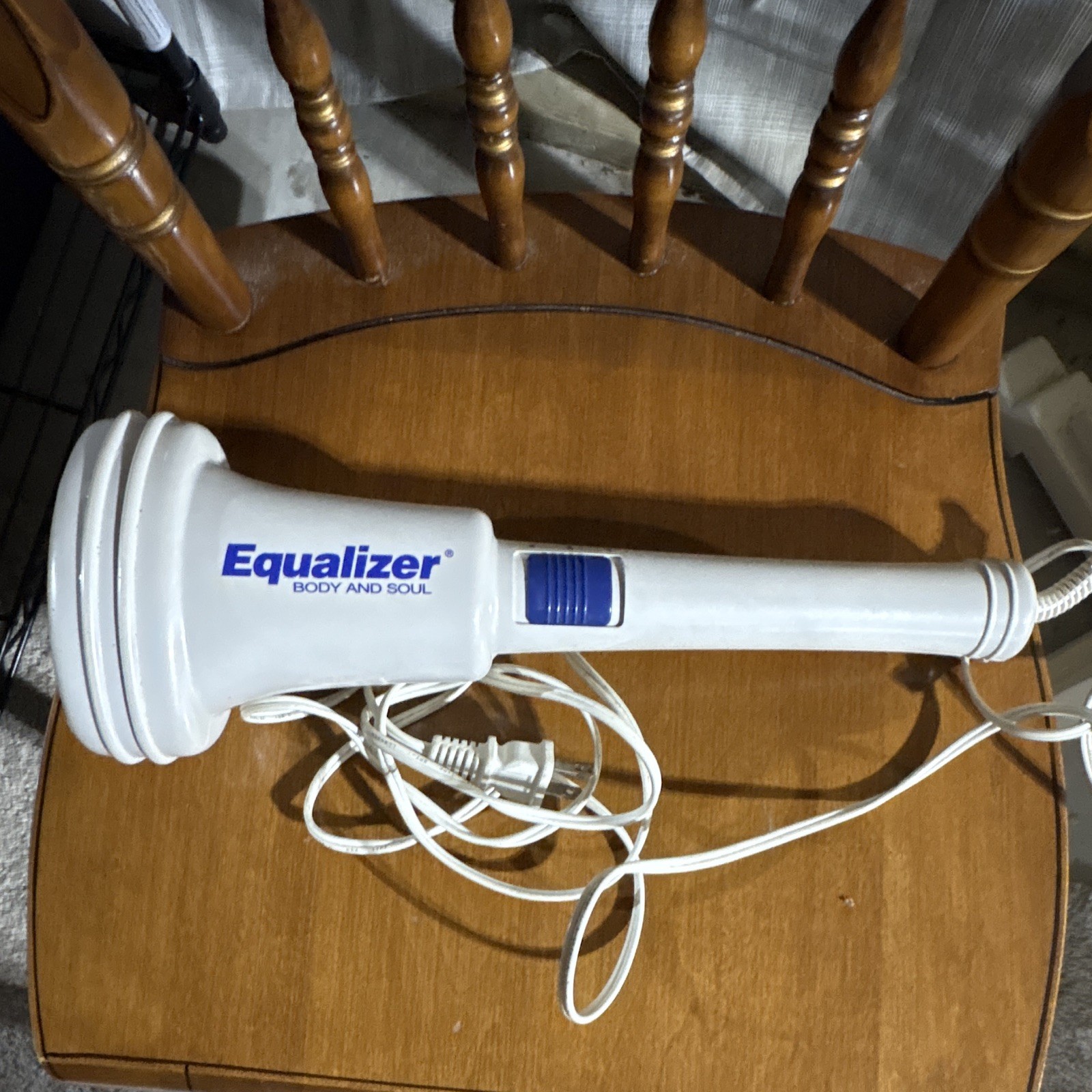 Equalizer EQ3P Vibrating Handheld Corded Massage Wand Full Body White/Blue
