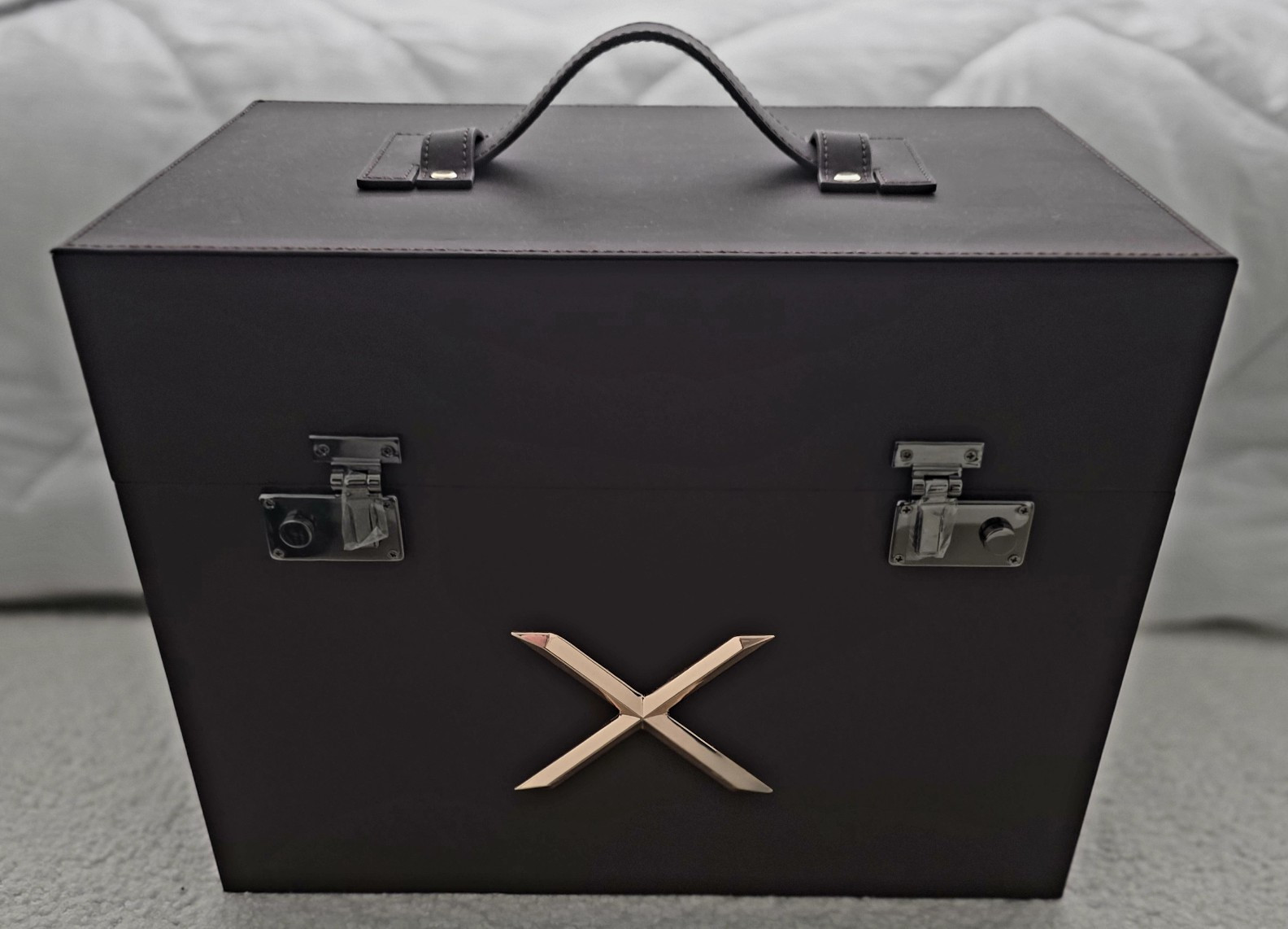 Brand New! Ashley Black NEXCIA LUXE Kit