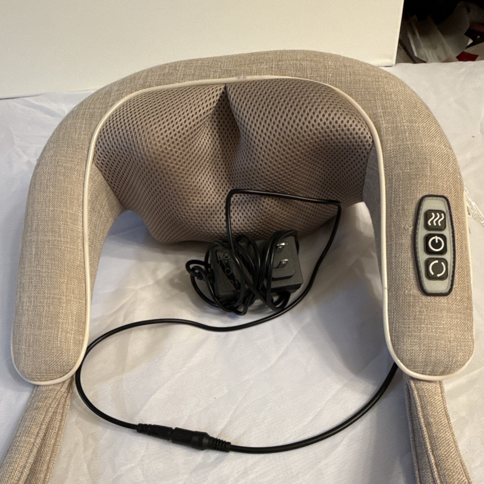AmazonBasics Heated Kneading Neck & Shoulder Massager, Beige, B0842DJPC9