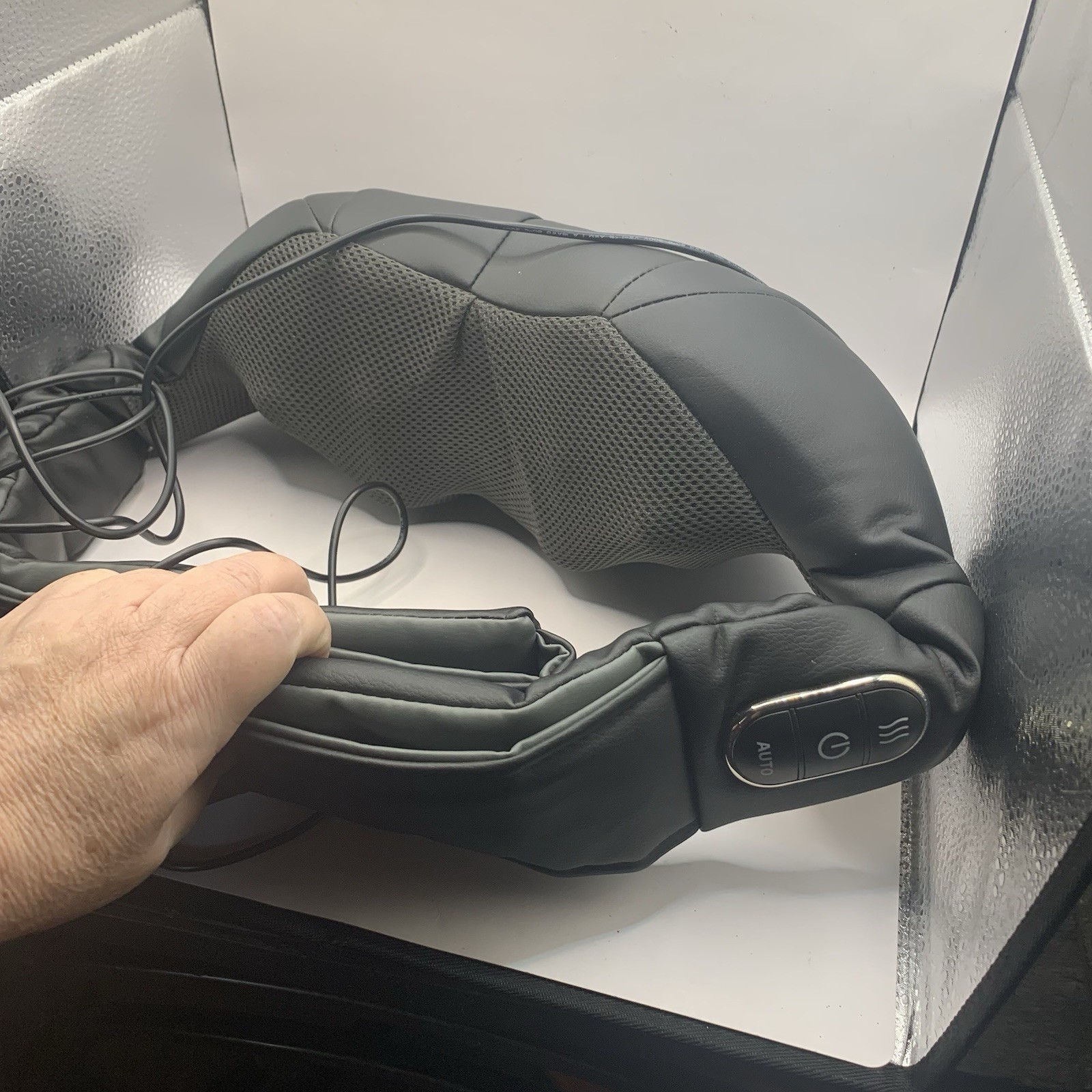 Brookstone Shiatsu Neck Shoulder Messager Leather 6 Rotating Heads
