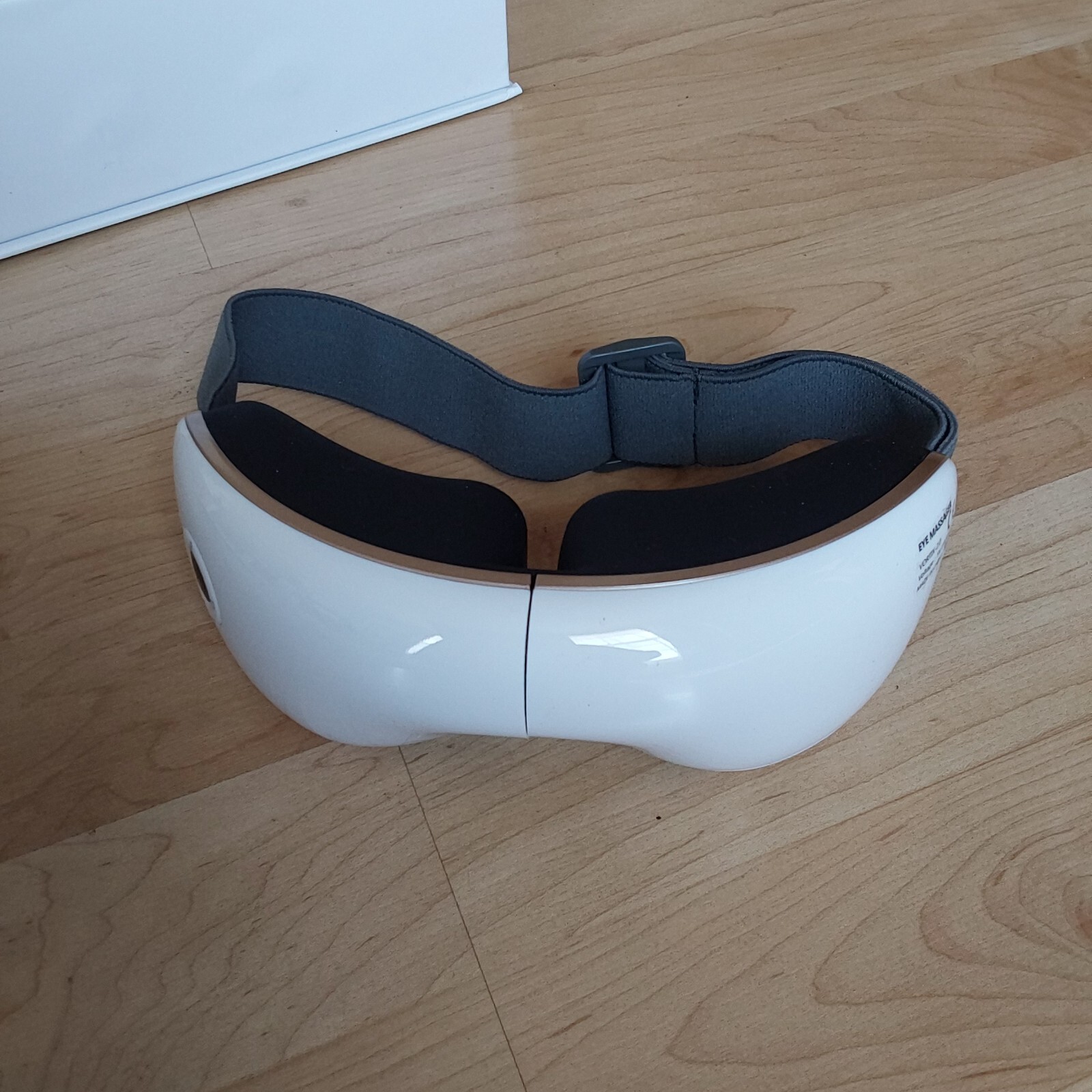Vortix- 2.0 Eye Massager Vibration Heat calming music Open Box charging cord
