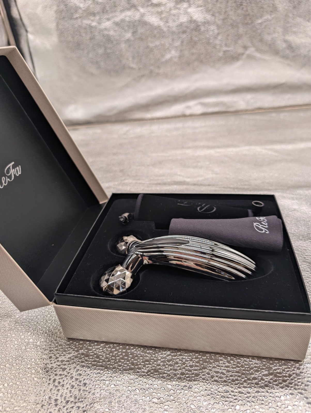 ReFa CARAT RAY RF-PC2019B MTG Platinum Beauty Facial Roller Handy Device Japan