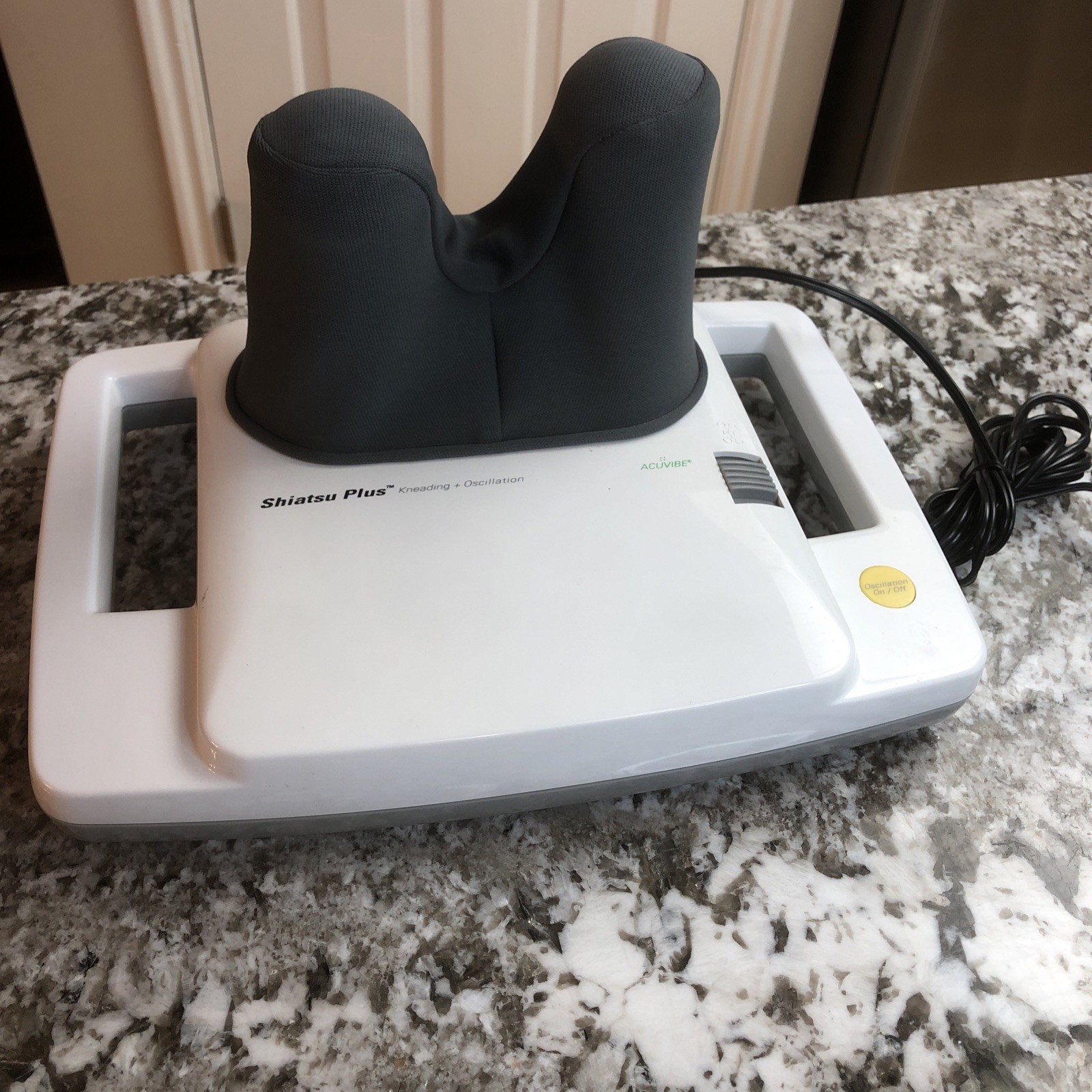 AcuVibe 7006V Personal Shiatsu Plus Kneading Massager Neck Back Body Oscillation