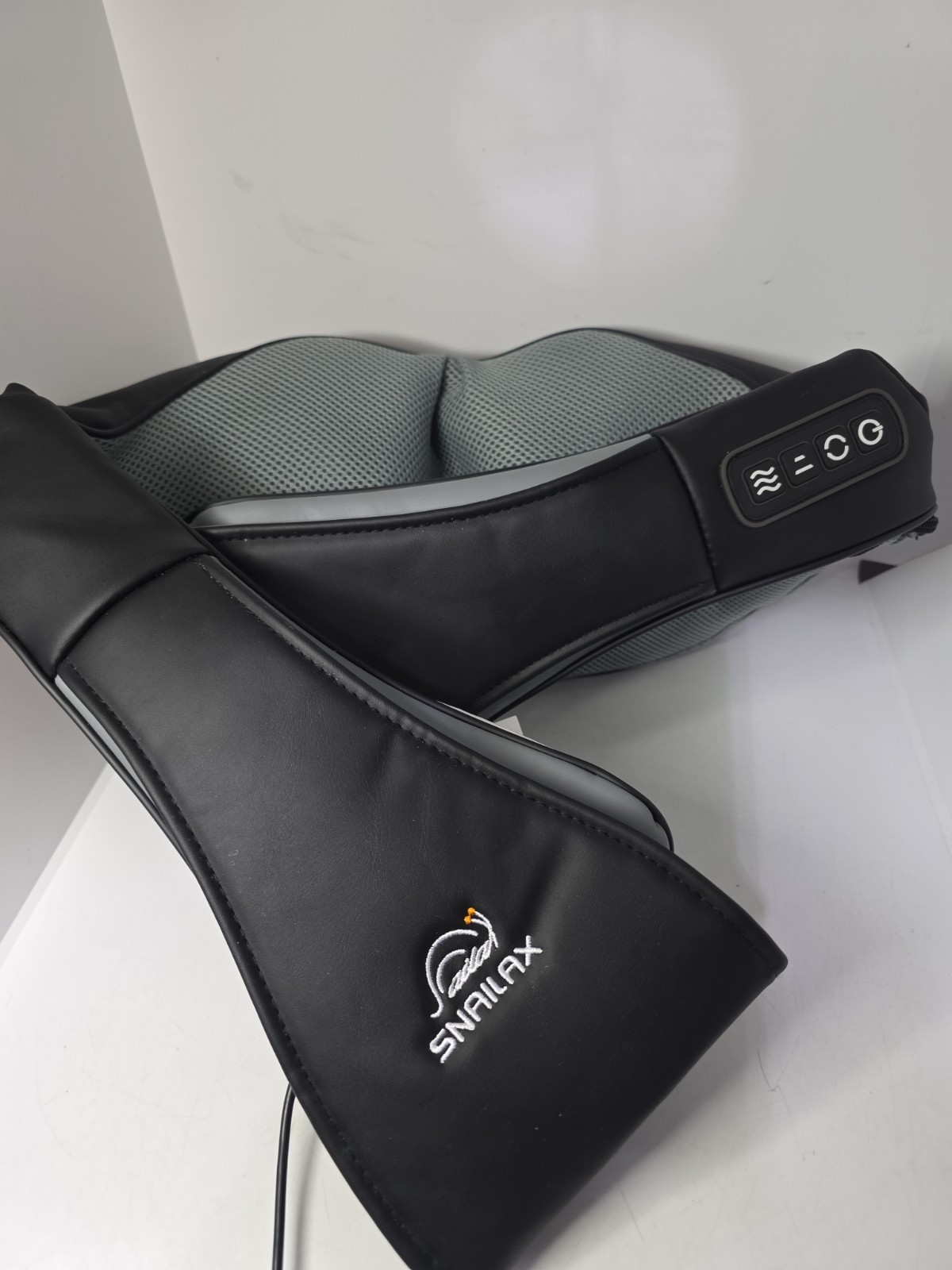 Snailax Neck & Shoulder Shiatsu Massager with Heat. Model SL-632NC.