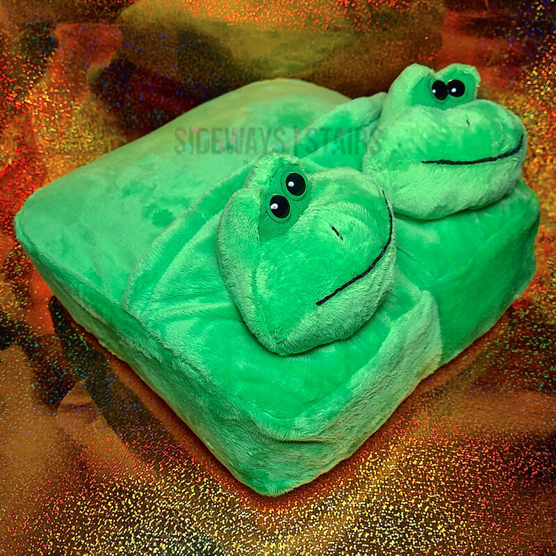 FROG PLUSH FOOT MASSAGER CUSHION green toad Limited Light vintage Wal-Mart RARE
