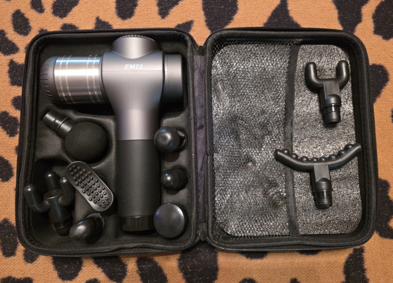 EM22 Cordless Handheld Percussion Massage Gun w/ Case, 8 Heads Gray/Black
