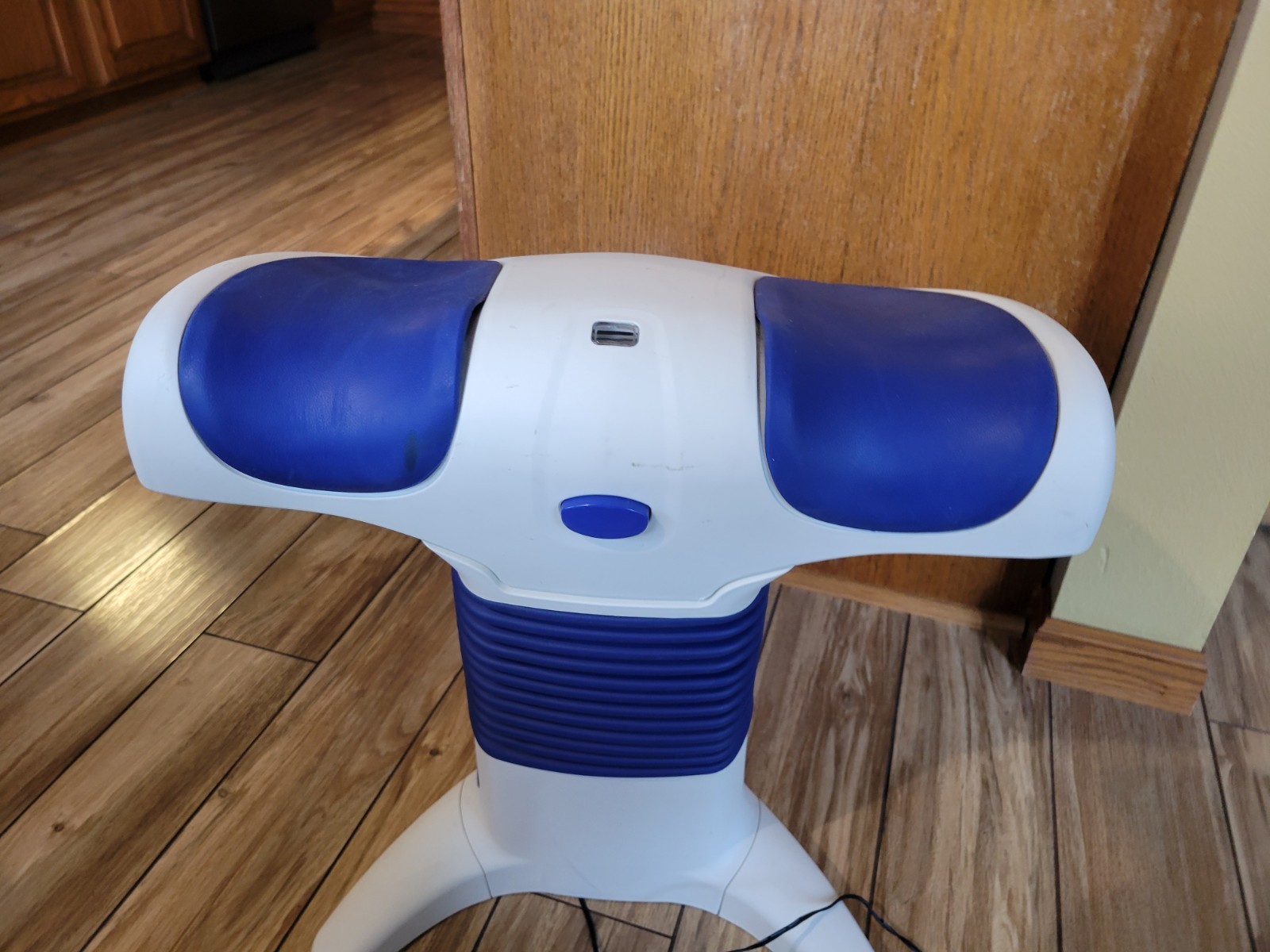 Back 2 Life Therapeutic Massager BL2002 Continuous Motion Height Adjust WORKING