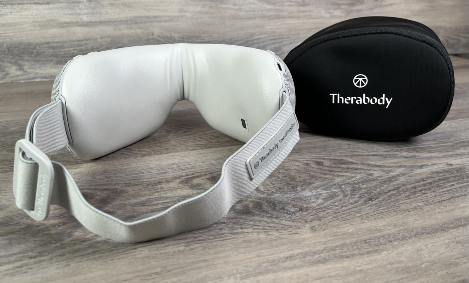 Therabody Smart Goggles White Gen 1 With Carrying Case Charging Cable