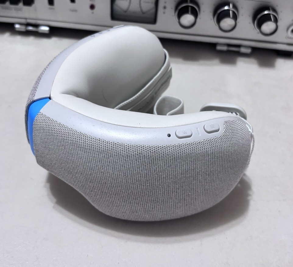 Therabody Smart Goggles White Gen 1 With Carrying Case Charging Cable