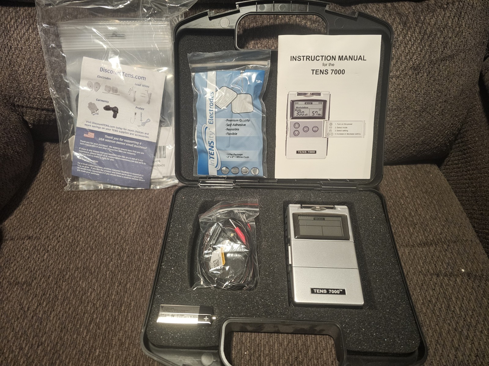 TENS 7000 Digital Tens Unit with 20+ Electrodes, Case, Roscoe Medical EUC