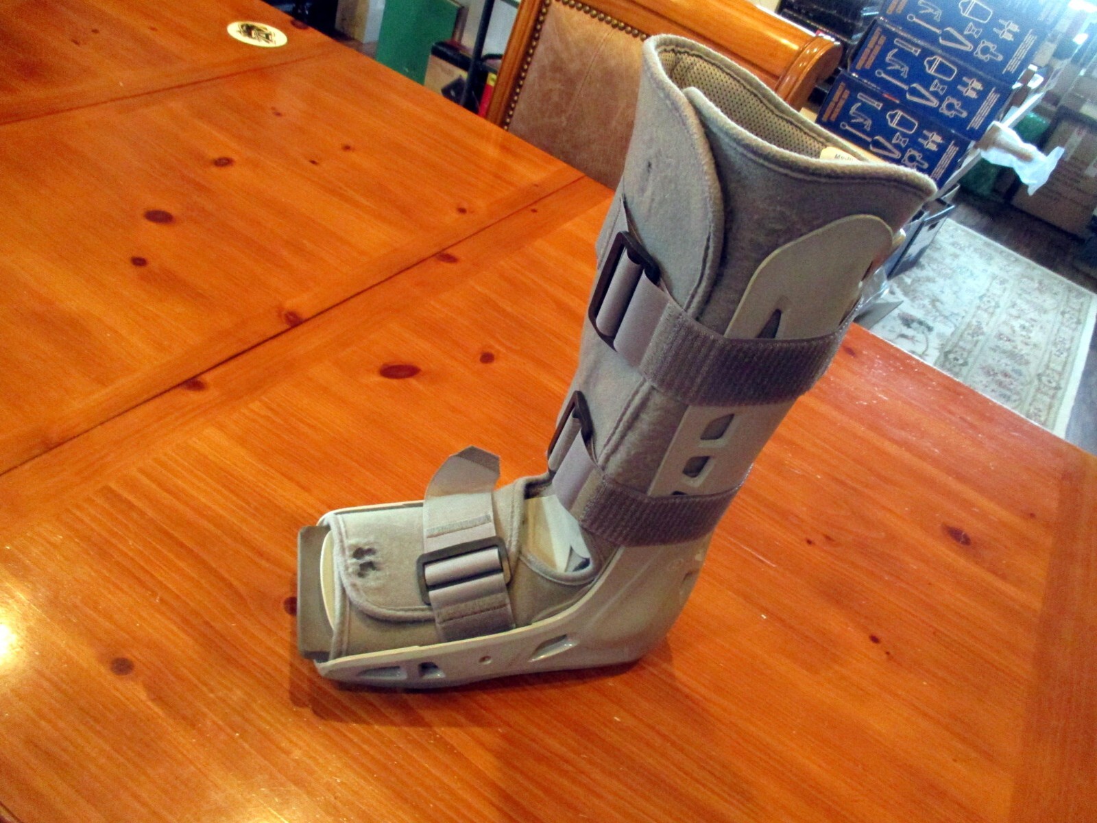 Don Joy Orthopedics, Medium Men’s boot, complete with all straps, w/warranty
