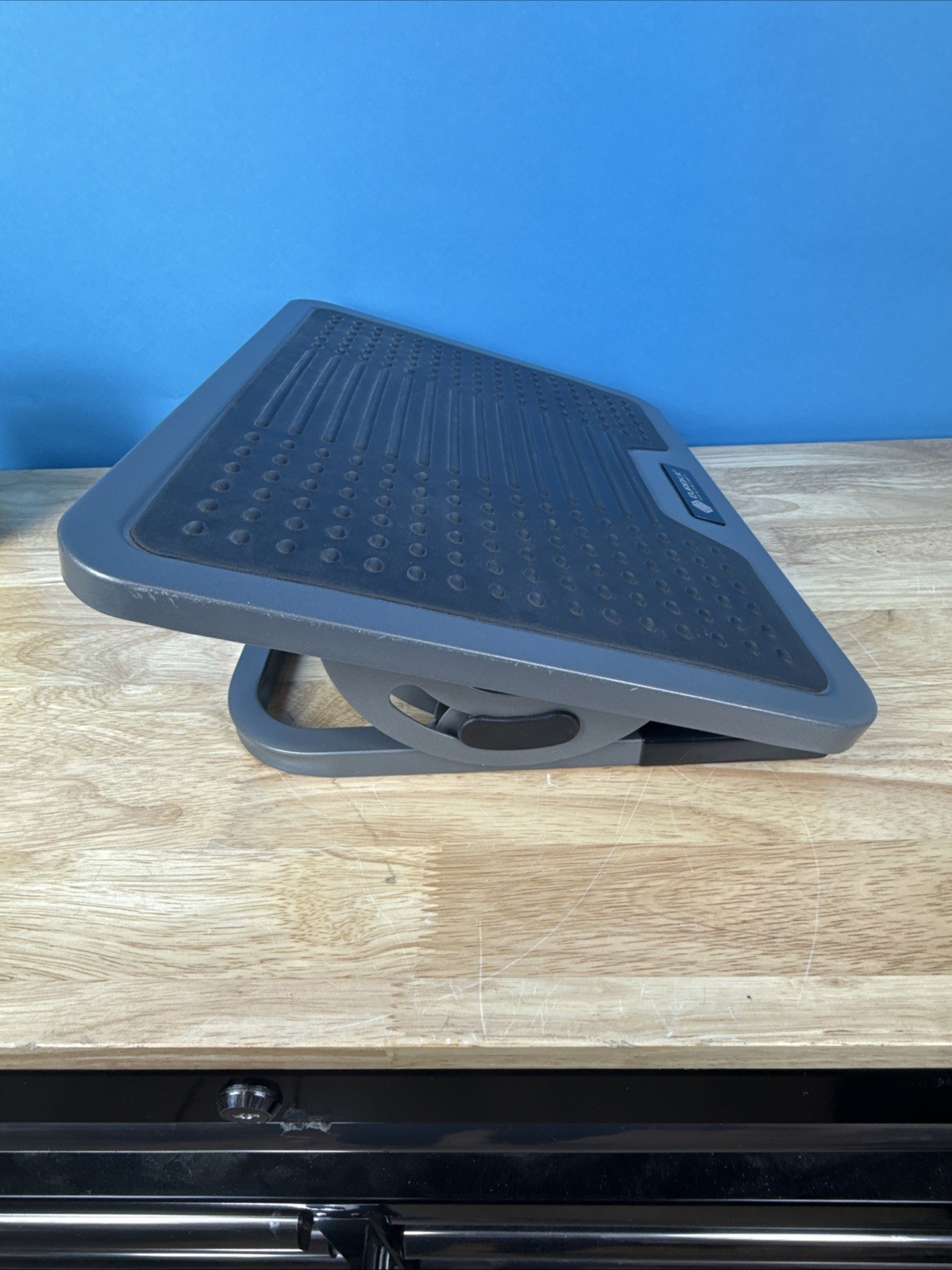Eureka Ergonomic Foot Rest Under Desk Adjustable Tilt Massage Surface Metal