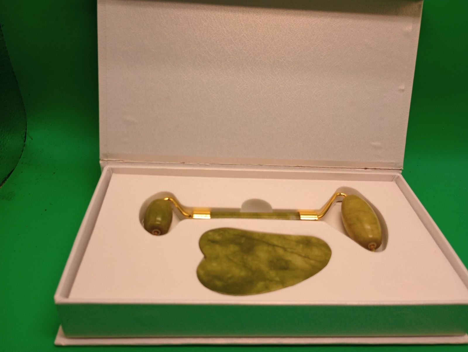 AVEDA Jade Face Massage Roller Gua Sha Set Esthetician Skincare Tool