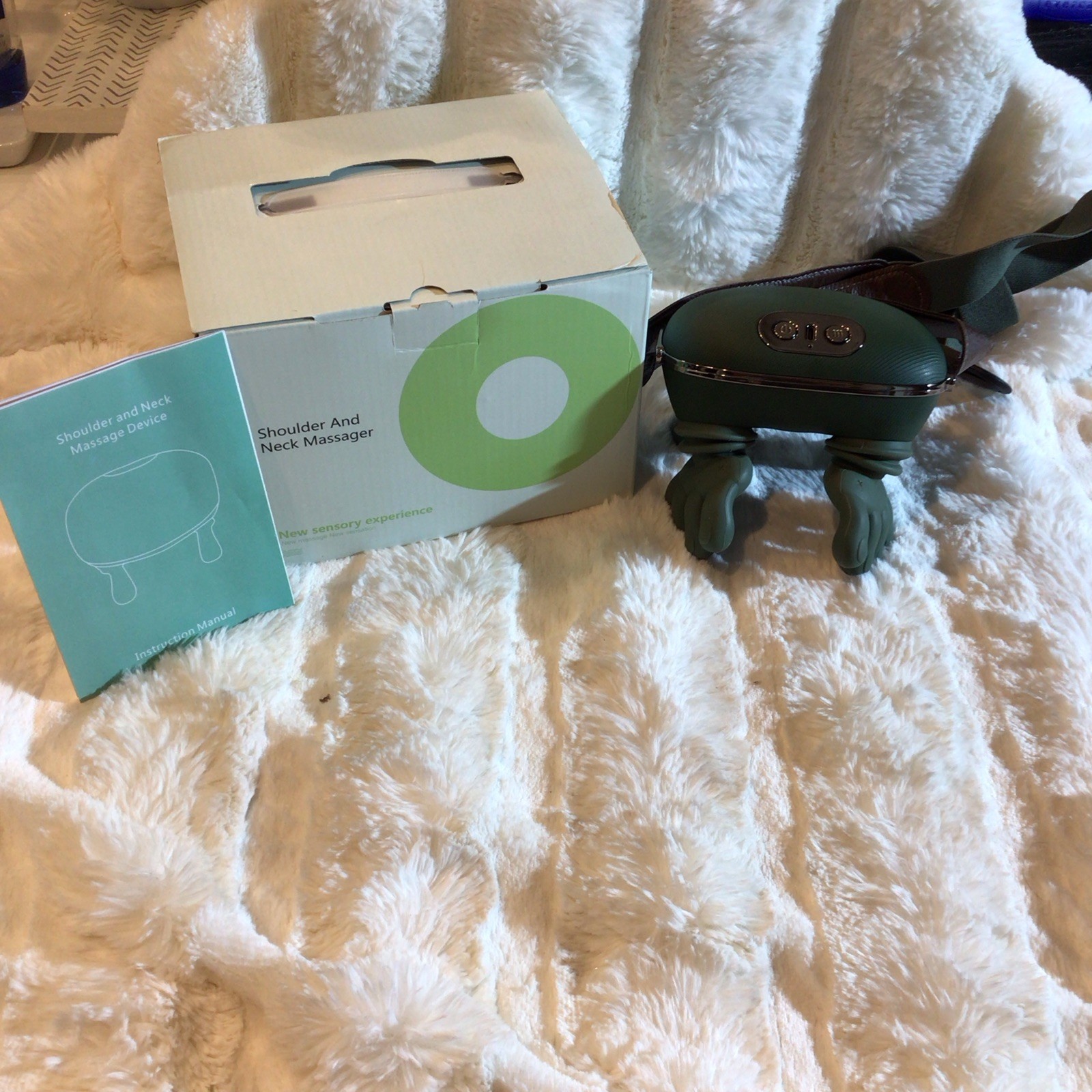 Shoulder & Neck Massager Green Lightweight Kneading 4 Heads Battery/USB 5V