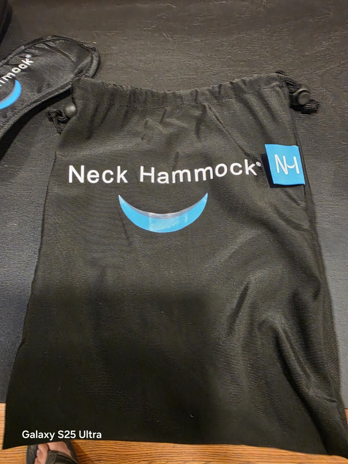 Neck Hammock Portable Neck Traction w/ Straps, Carry Bag, Black/Blue