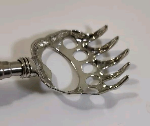 Bear Claw Extendable Telescopic Back Scratcher/ Massager (random color shipped)