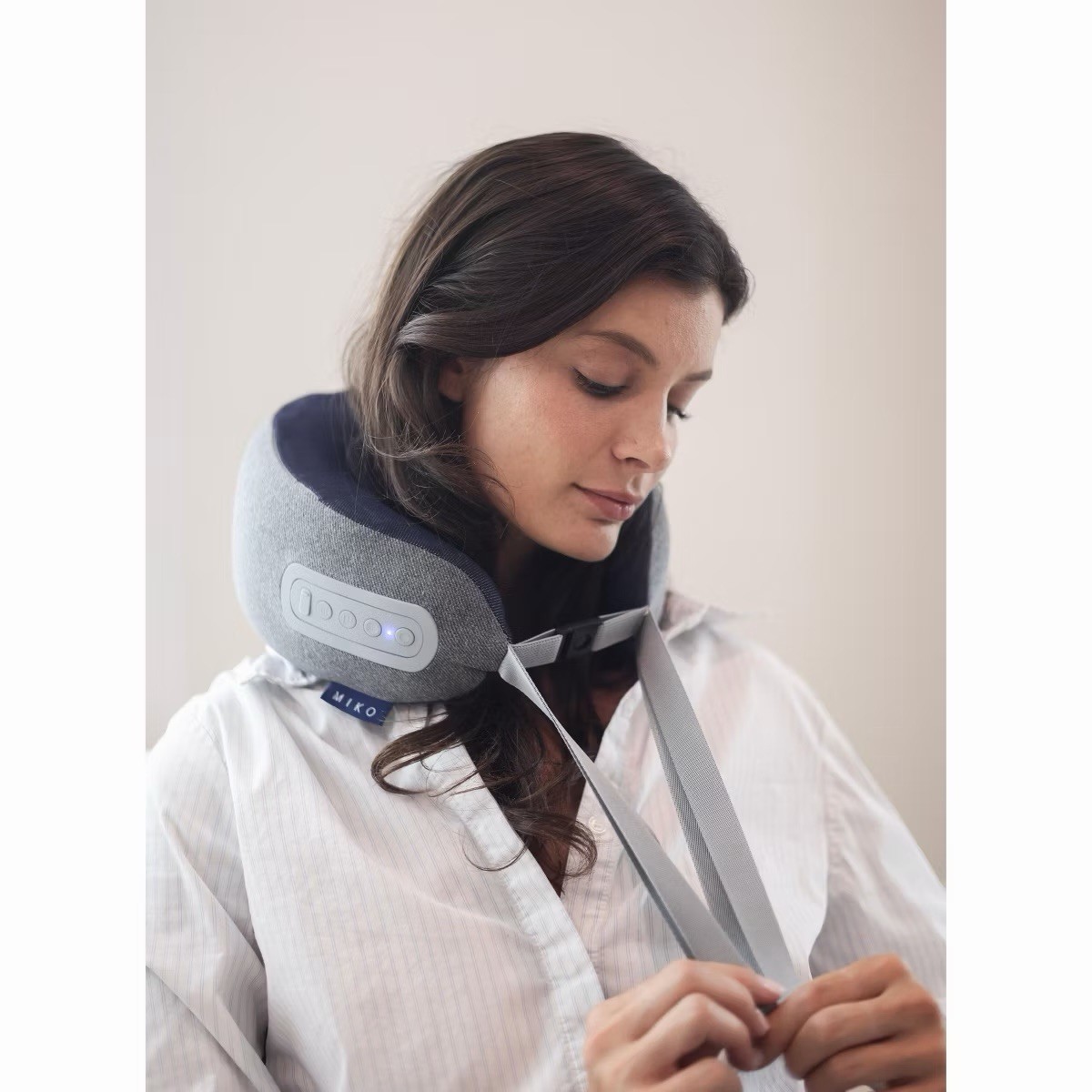 Miko Snug – Neck Massage Pillow with Memory Foam & Heat – NEW OPEN BOX