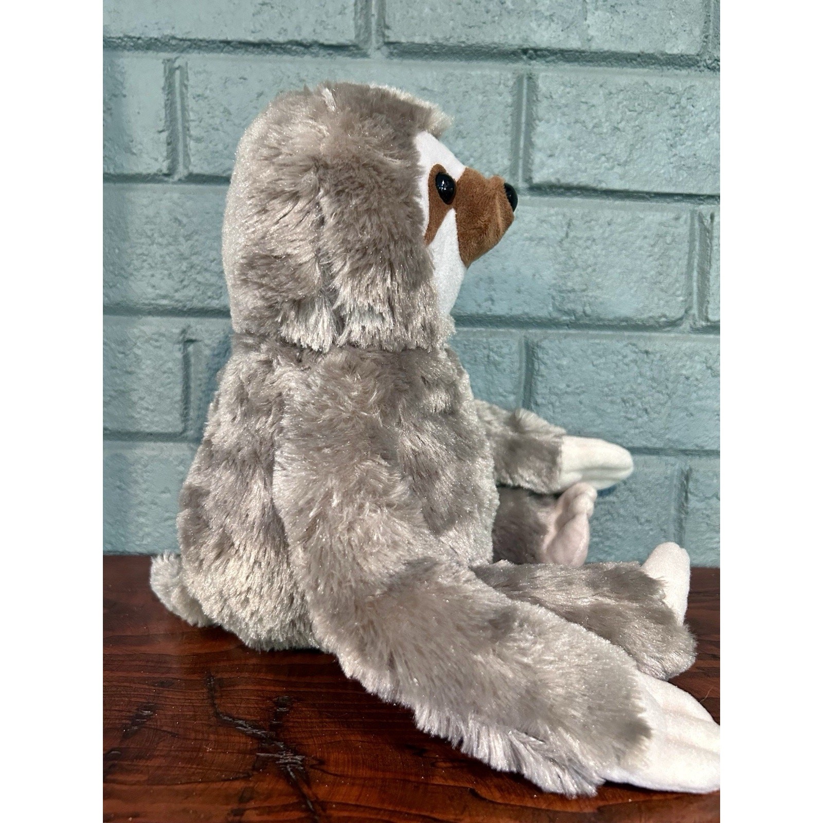 HEALTH TOUCH HUGGABLE SLOTH MASSAGER VIBRATION NECK/BACK/HOME/OFFICE