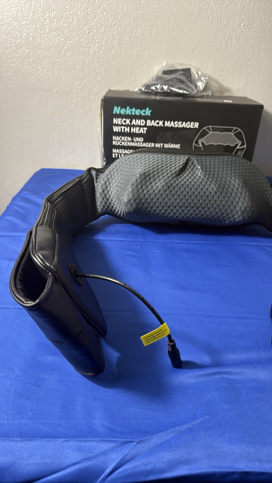 Nekteck MG-004 Kneading Heated Neck & Back Massager Leather Black