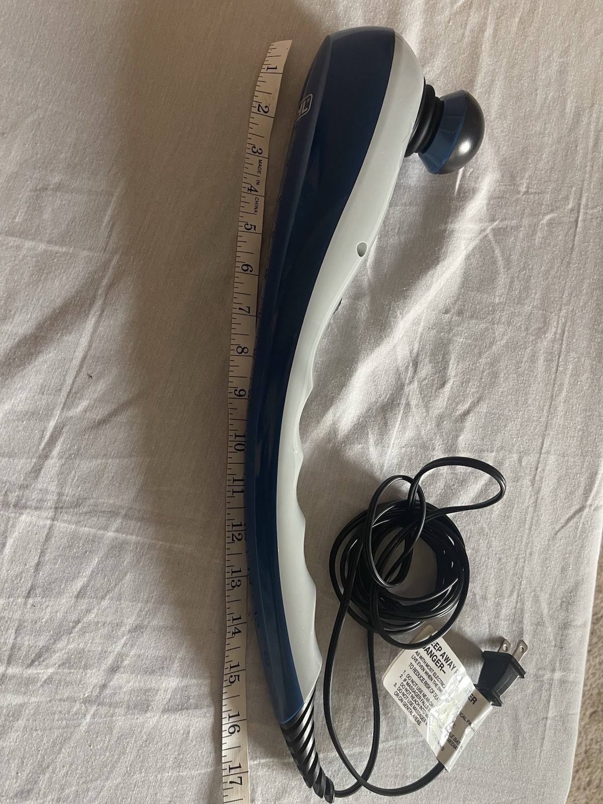 Wahl 4290 Corded Handheld Vibrating Body Massager, Blue/ long reach White
