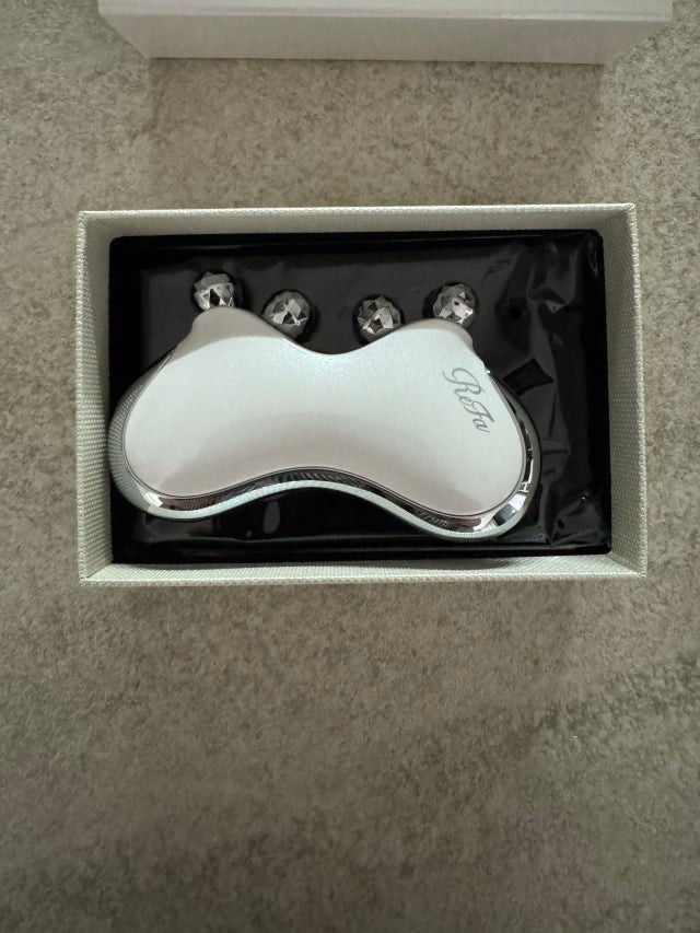 ReFa CAXA M1 Facial Roller Massager Microcurrent Beauty Tool Pearl White