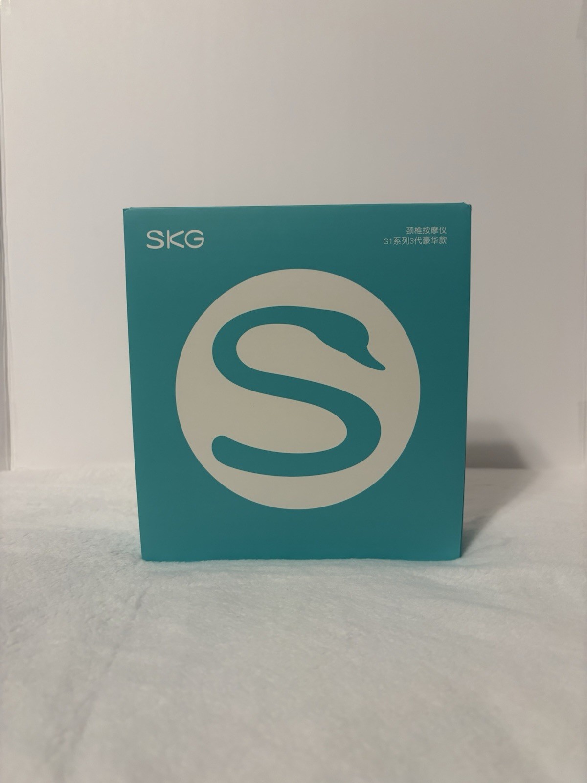 SKG Electric Neck Massager EMS Heat U-Shaped Rechargeable Wireless New Open Box