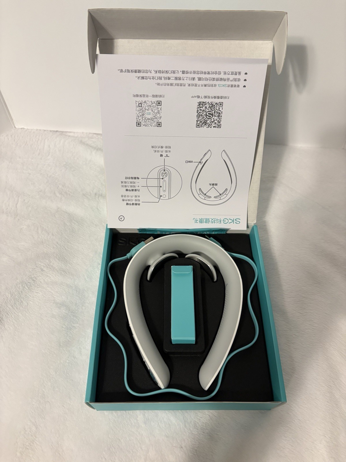 SKG Electric Neck Massager EMS Heat U-Shaped Rechargeable Wireless New Open Box