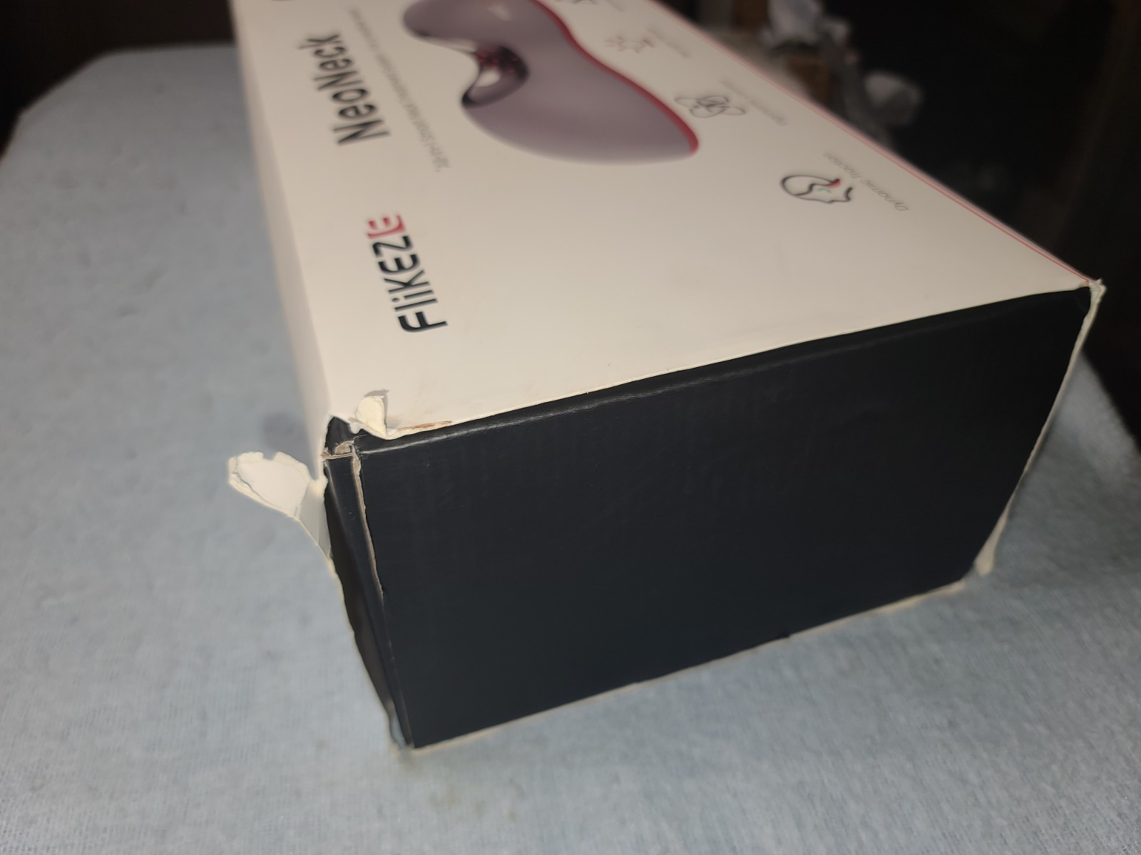 Flikeze NeoNeck Smart Neck Treatment Red Light Therapy Heat Traction Device NOB