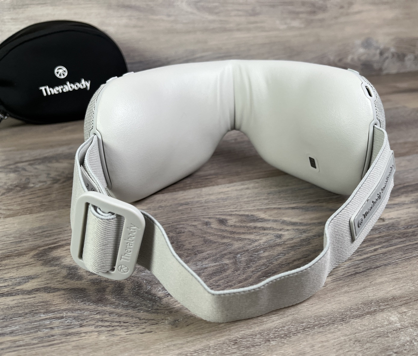 Therabody Smart Goggles White Gen 1 With Carrying Case Charging Cable