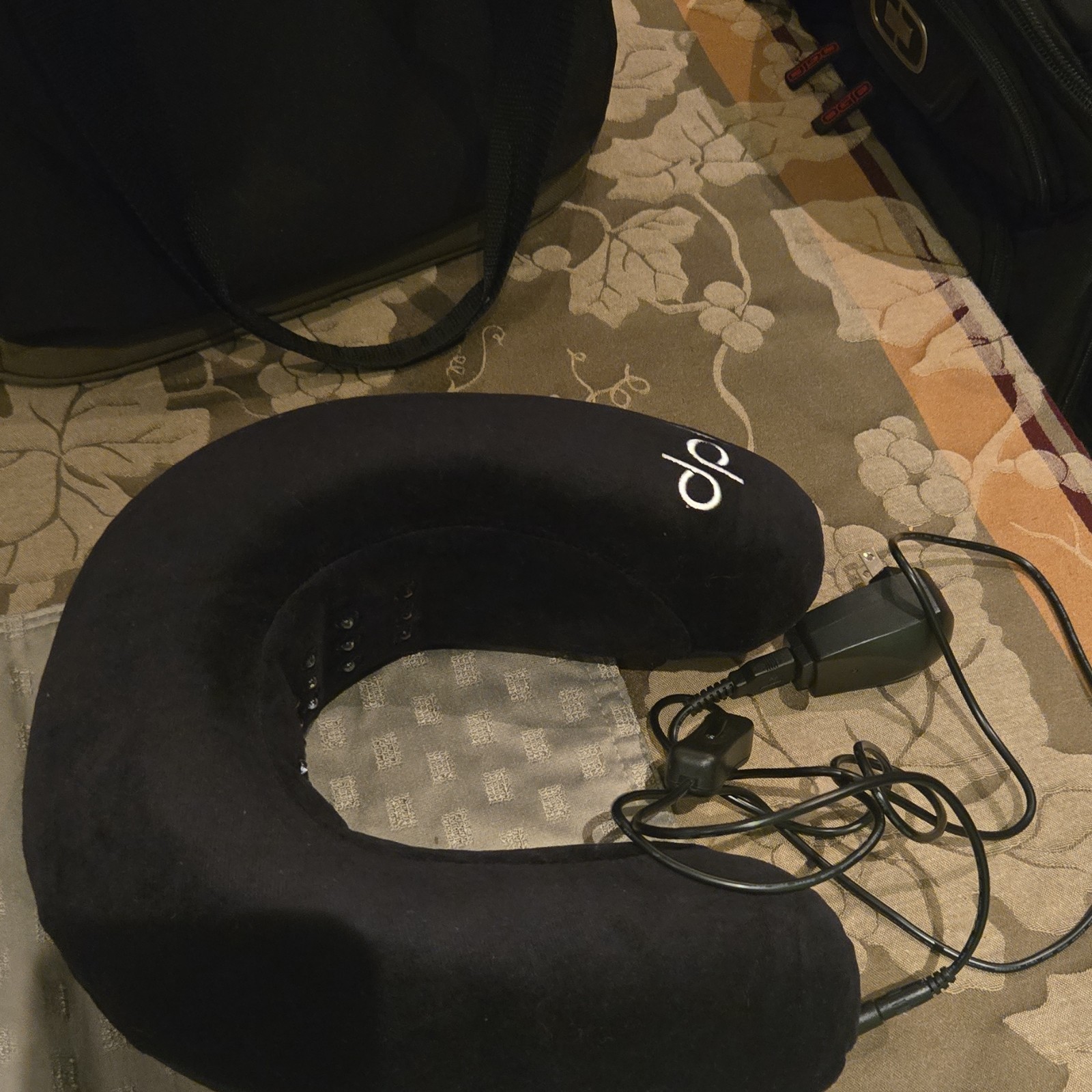 dp U-Shaped Neck Massage Pillow Black, Vibrating, Corded Electric, 4 Heads