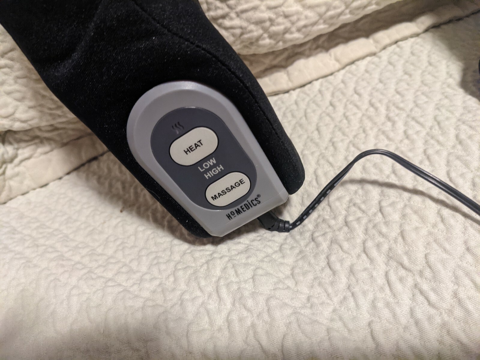 Homedics Neck & Shoulder Massager, Model NMSQ 100A ~ 2 Speeds With Heat