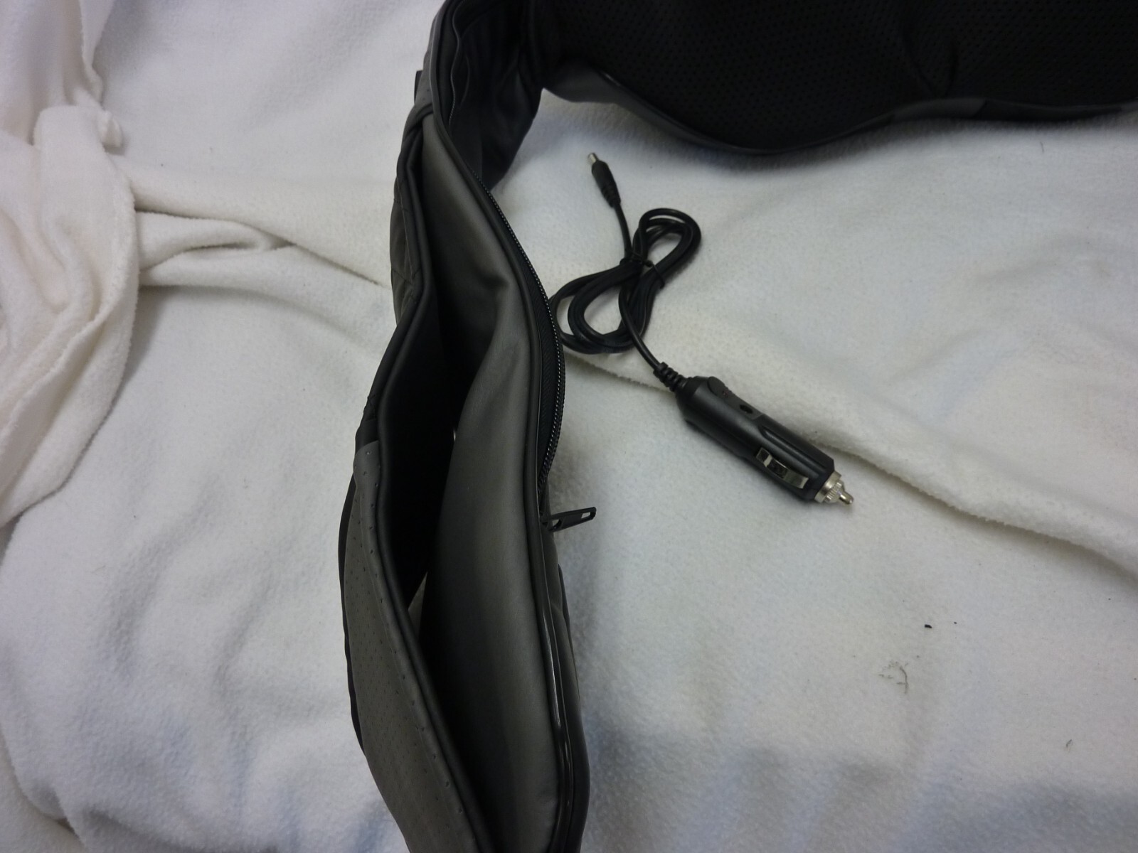 RESTECK M89-00 GRAY BLACK NECK AND BACK SHIATSU MASSAGER WITH HEAT