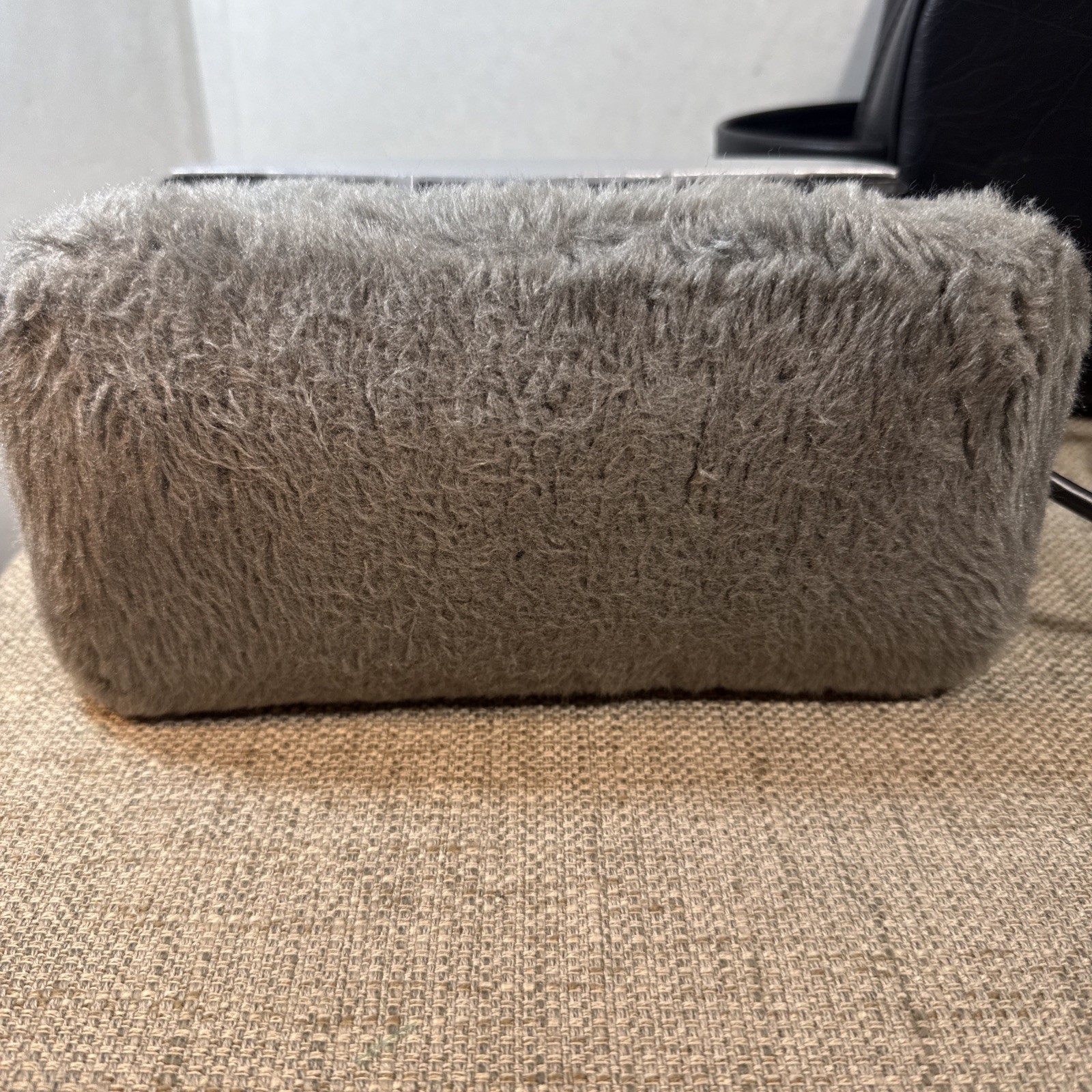 Morfam Geanie Rub M69-315A Deep Tissue Massager 120V With Cover and carry case
