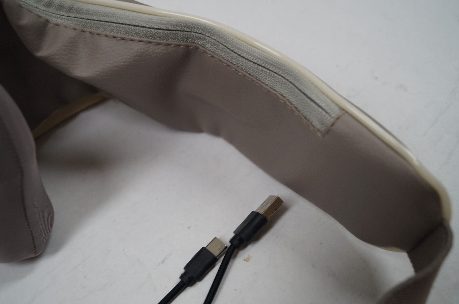 BrookStone Trapezius Shiatsu Massager Cordless Rechargeable WORKS VERY GOOD F151