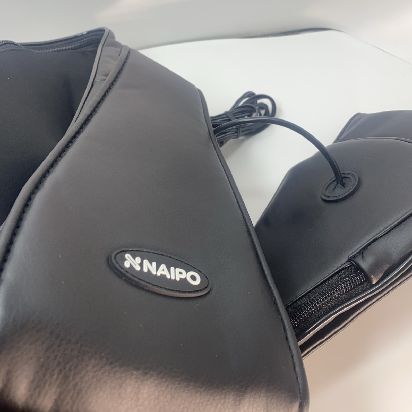 Naipo MGS-150DC Shiatsu 3D Rotating Massager with Heat for Neck, Back, Shoulder