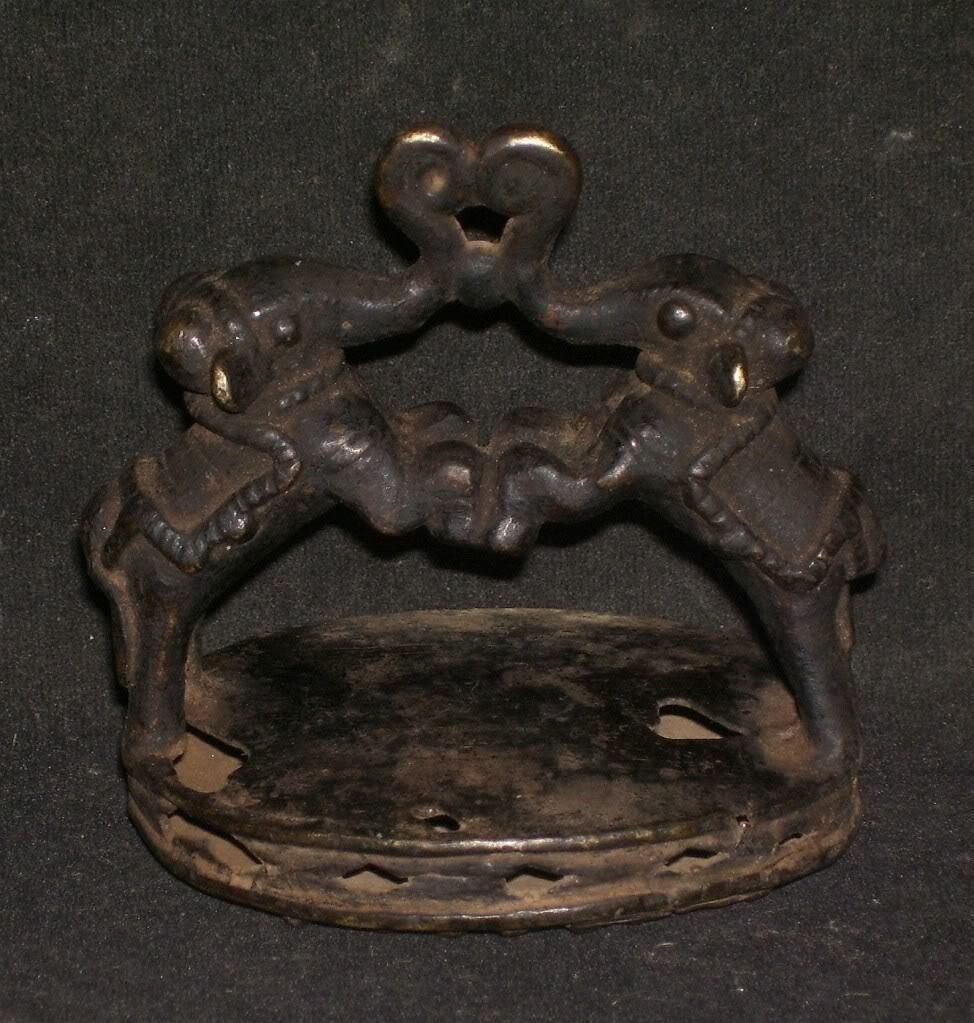 ANTIQUE INDIAN BRONZE FOOT AND PALM MASSAGER SKIN SCRUBBER ELEPHANT FIGHT VAJRI