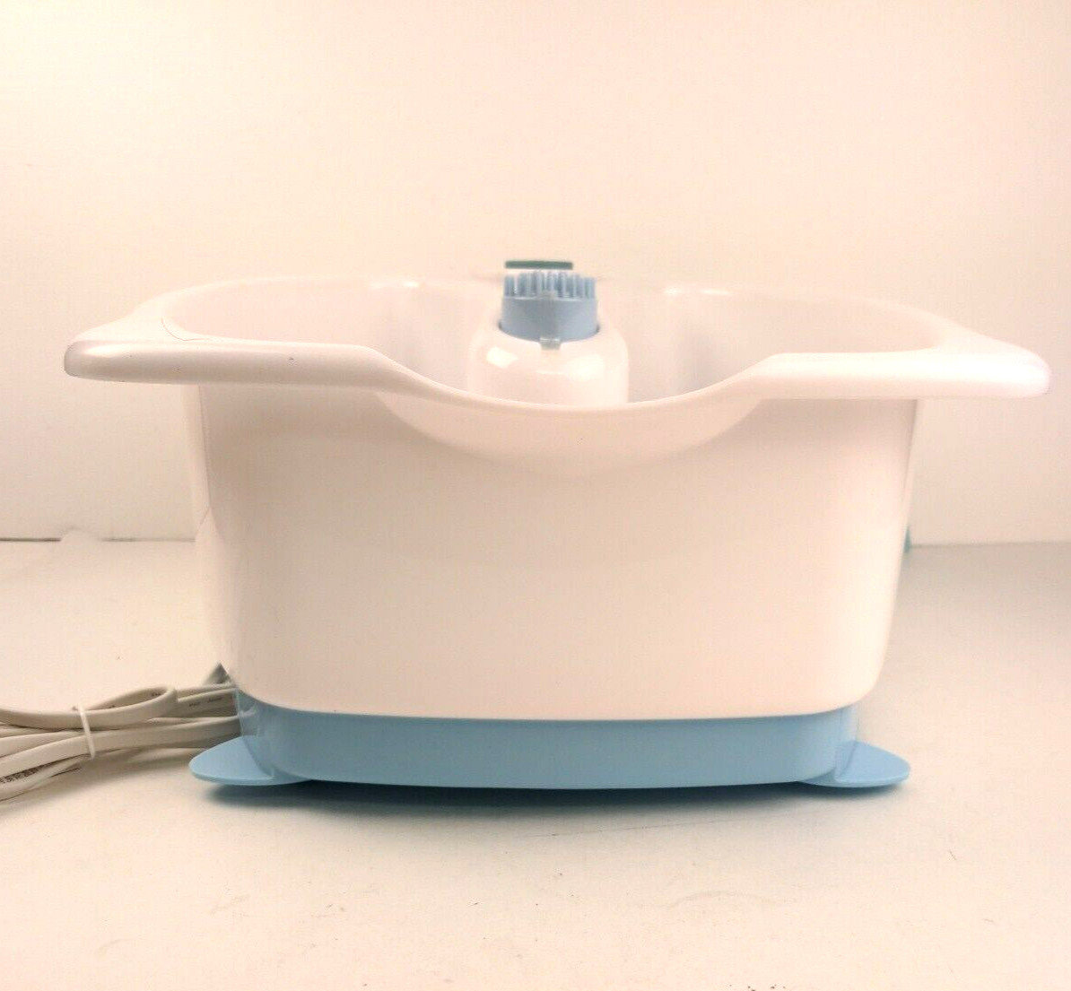 Foot Spa With Bubbles And Heat Blue White NEW