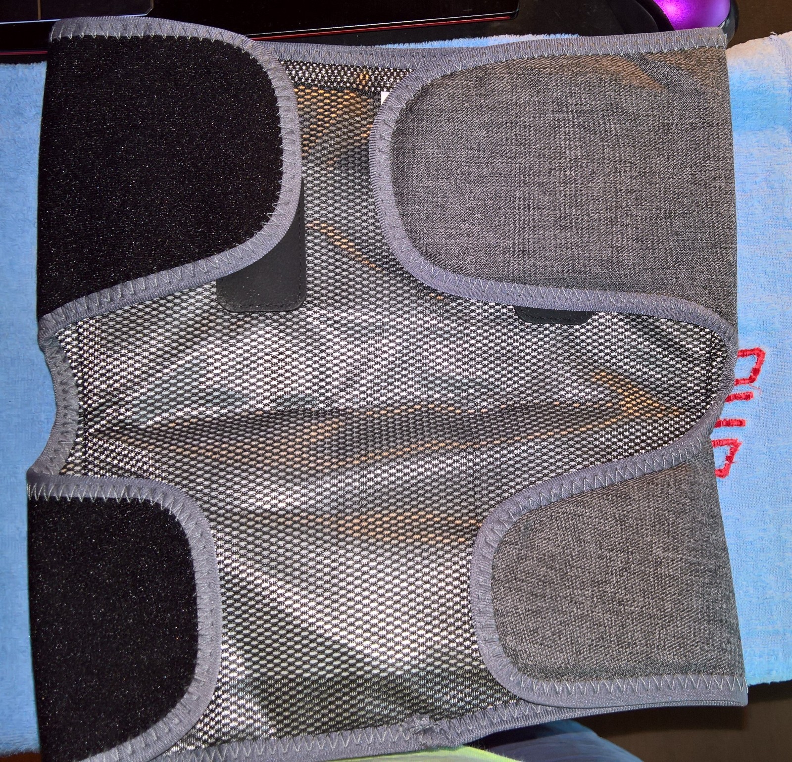 Cordless wearable leg heating pads with vibration for pain relief, one pair