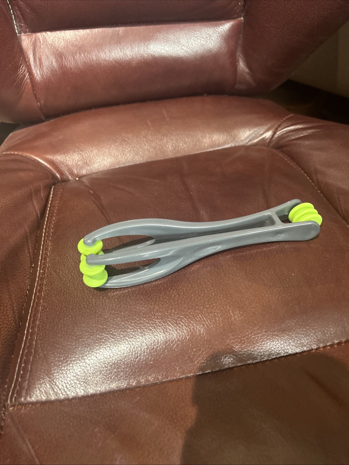 Adjustable Finger & Hand Massager – Cordless, Quiet Relief for Pain and Stress