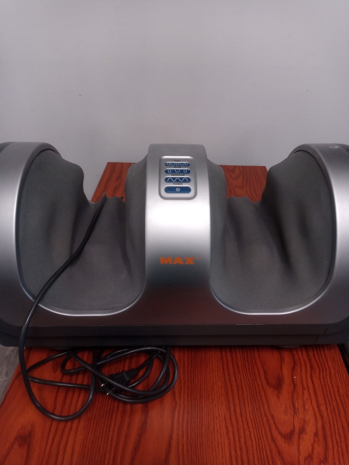 Brookstone MAX Shiatsu Foot and Calf Massager Silver Ottoman-Max-100 120VAC 35W